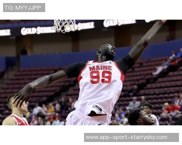 科塔全场拼搏表现出色16投7中贡献14分9板3助并抢下6个前场板